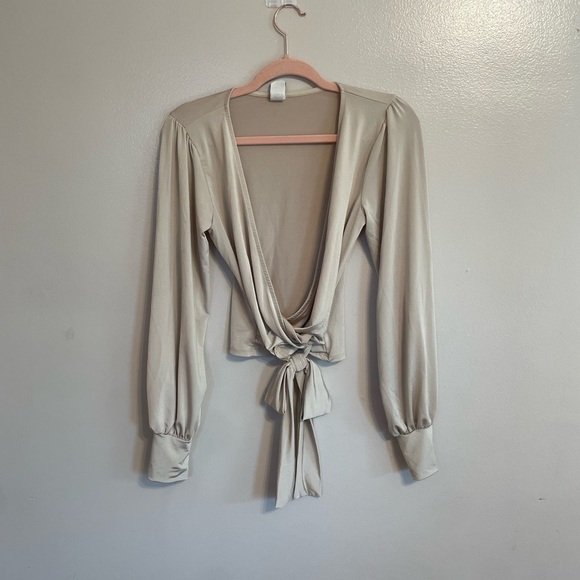 𝅺WINDSOR Beige Top - Picture 3 of 14